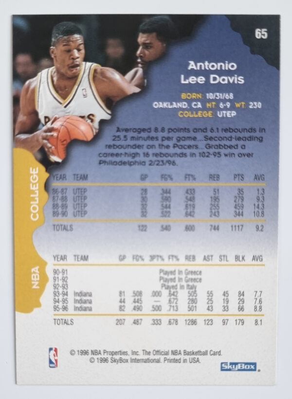 1996-97 Hoops #65 Antonio Davis – Image 2