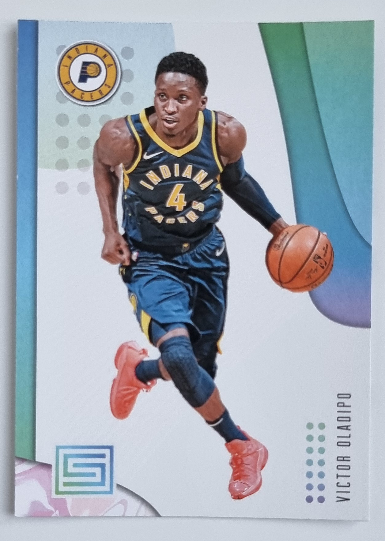 2018-19 Panini Status #54 Victor Oladipo