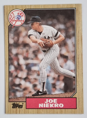 1987 Topps #344B Joe Niekro/(Copyright outside/righthand border)